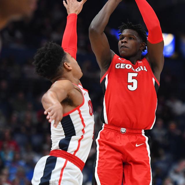 包含埃因霍温发布备战花絮，冲刺阶段回应争议，国王杯任务艰巨，球探报告显示潜力的词条