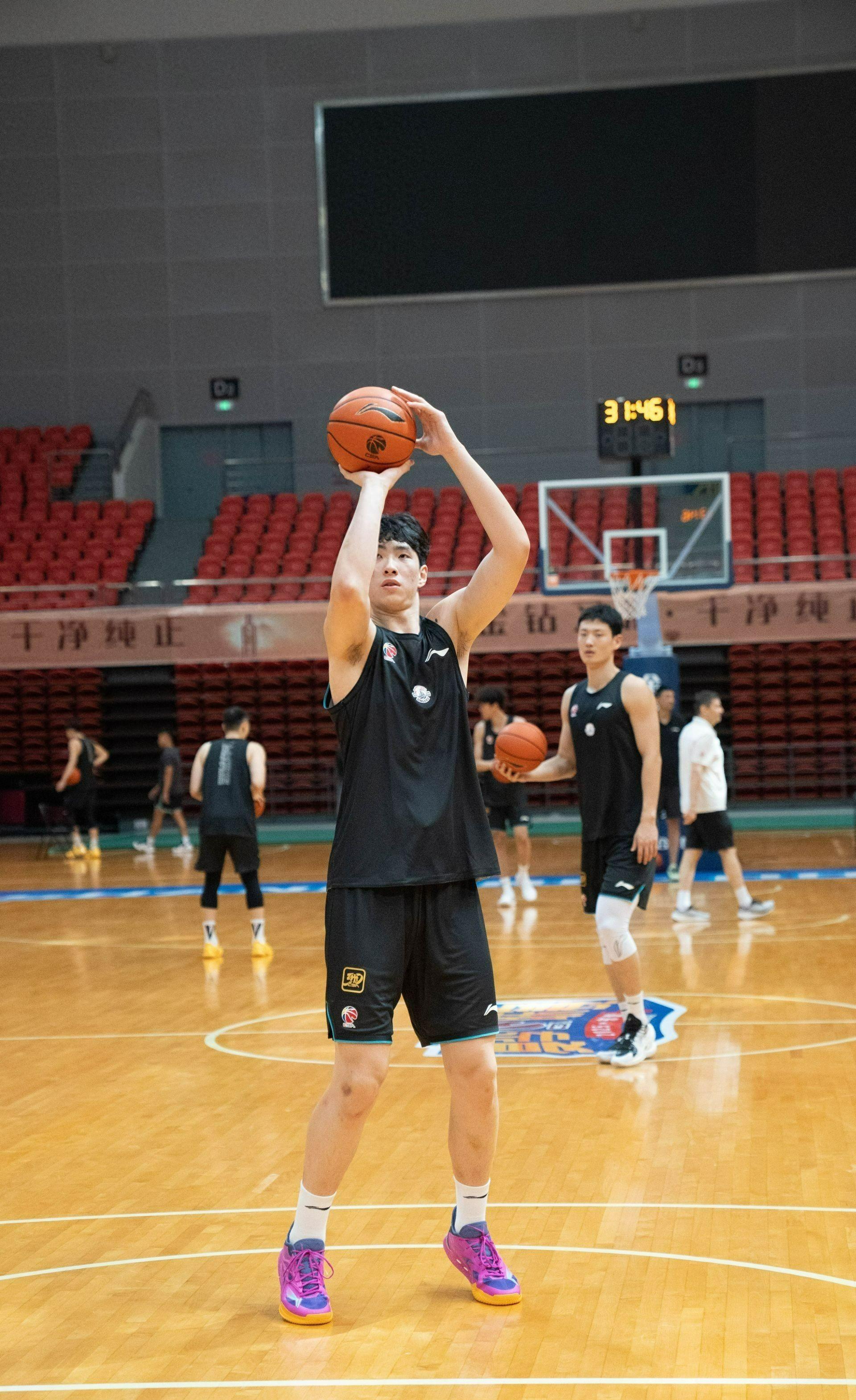 满冠网站 -关于风云突变！金州勇士今晚豪取连胜，CBA常规赛版图或变，压力陡增，轮换策略成焦点的信息